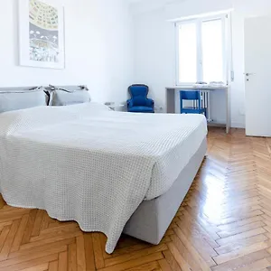 Flat 5 Min From Duomo With Park For Small Cars Apartamento